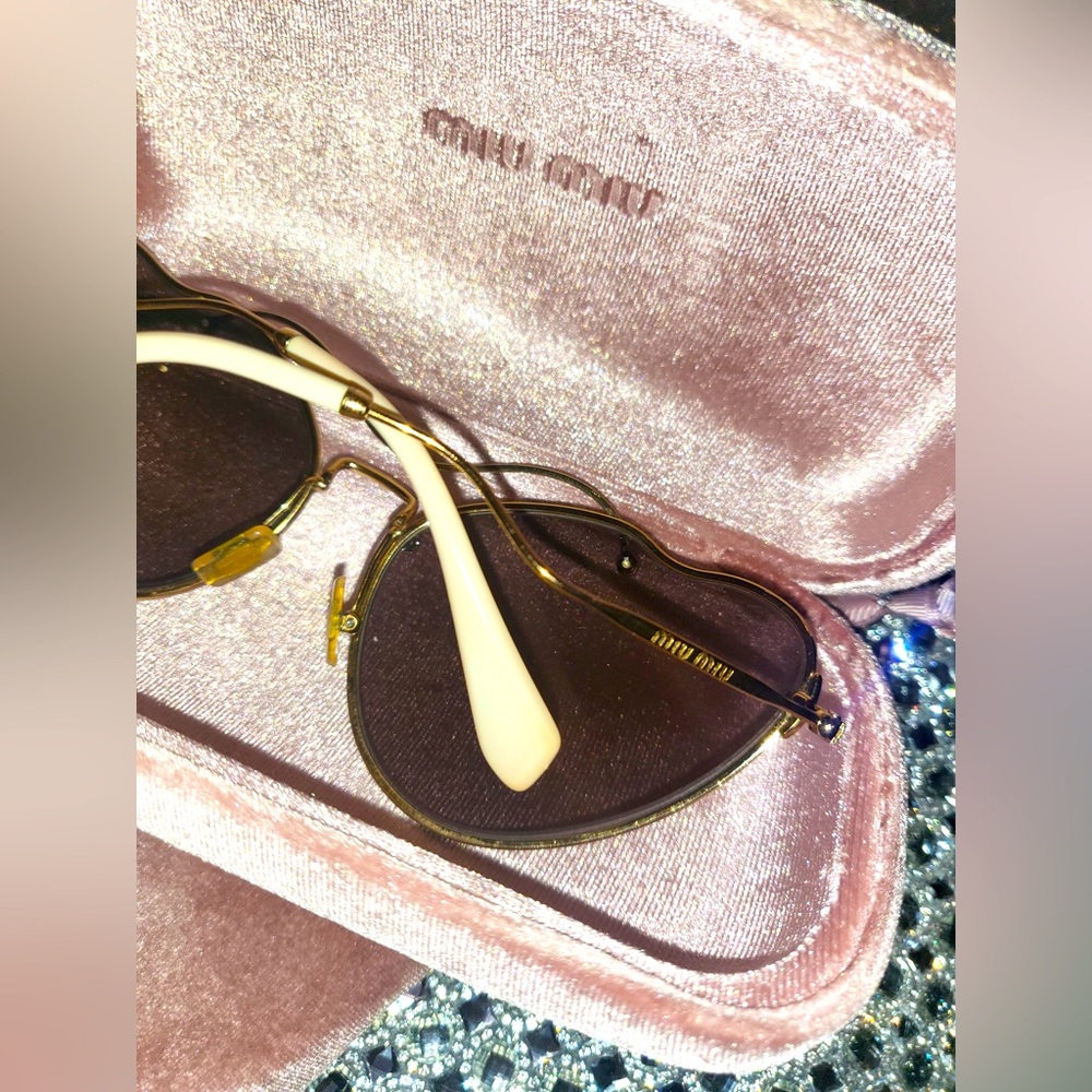 🎀Miu Miu MU55R 7OE GOLD HEART BUTTERFLY Authentic Sunglasses 🎀 Oversized 🎀 - Picture 5 of 6